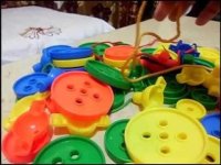أنشطة لتنمية مهارة التركيز والملاحظة لدي الطفل 
وتحقيق التآزر البصري الحركي