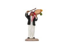متجر موسم الرياض يعرض هدايا تذكارية ليوم التأسيس