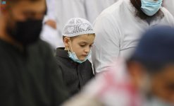 لقطات لعودة الأطفال للصلاة داخل المسجد النبوي