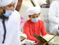 لقطات لعودة الأطفال للصلاة داخل المسجد النبوي