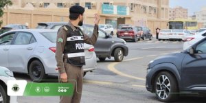 شاهد جهود رجال المرور بمحيط عدد من المدارس خلال أول يوم دراسي