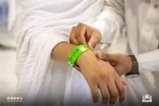 تفعّل برنامجاً لاستقبال أطفال المعتمرين وتوزيع أساور عليهم لتفادي ضياعهم