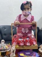 طلاب وطالبات التعليم العام يعودون لمواصلة العملية التعليمية.. وسط معايدة من الكادر التعليمي