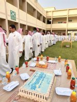 طلاب وطالبات التعليم العام يعودون لمواصلة العملية التعليمية.. وسط معايدة من الكادر التعليمي