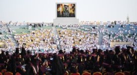 فرحة طلاب وطالبات جامعة الملك خالد بحفل التخرج