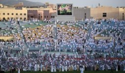 فرحة طلاب وطالبات جامعة الملك خالد بحفل التخرج