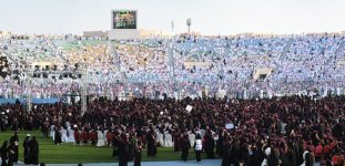 فرحة طلاب وطالبات جامعة الملك خالد بحفل التخرج