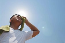 صحة الرياض" توضح 6 خطوات لتبريد الجسم بعد ضربة الشمس