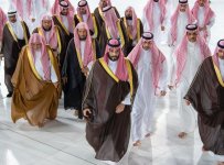 ولي العهد يتشرف بغسل الكعبة المشرفة
