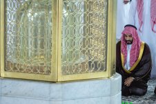 ولي العهد يتشرف بغسل الكعبة المشرفة
