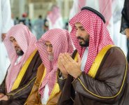 ولي العهد يتشرف بغسل الكعبة المشرفة