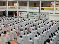 العودة للمدارس .. إدارات التعليم تستقبل الطلاب والطالبات بالهدايا والورود