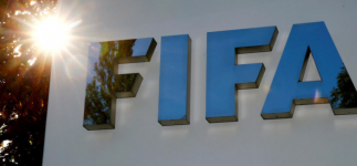 فيفا" يكشف حقيقة إجراء تعديلات على قوانين كرة القدم